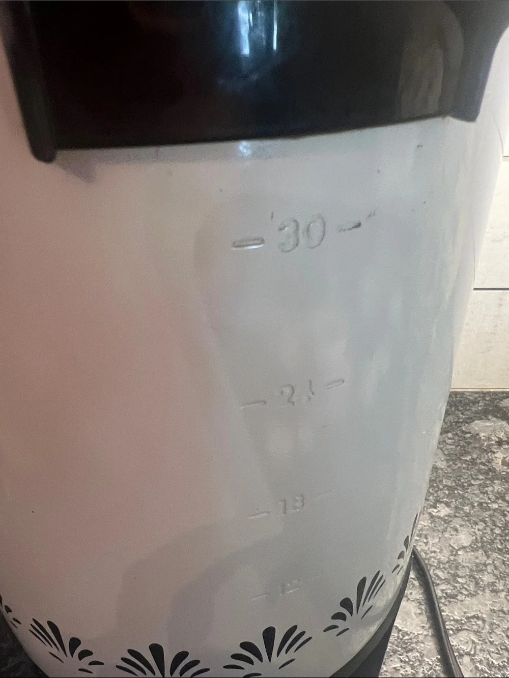 MCM West Bend 30 cup electric coffee urn. Has pour spout. Exc condition.